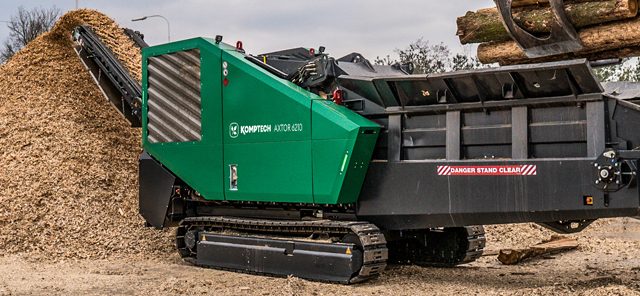 akselbenzin_komptech_axtor_baelte_splash-aspect-ratio-1300-600